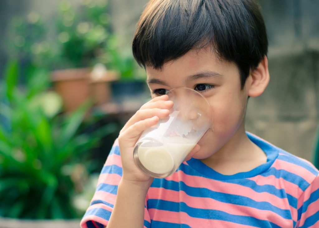Mucus in the throat Does drinking milk and flour make the problem worse